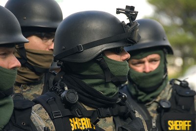 800px-SWAT_team_(4131372991)