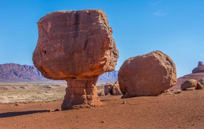 1280px-Balanced_Rocks,_Marble_Canyon,_Arizona